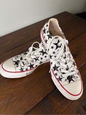 Converse Chuck Taylor All Star Low Tops with Stars on White Canvas SZ 9 USA
